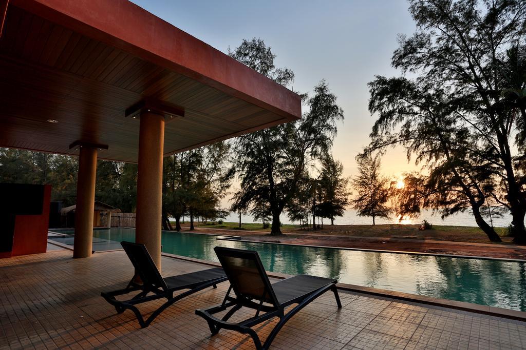 Coriacea Beachfront Boutique Phuket Resort - Sha Plus Mai Khao Buitenkant foto